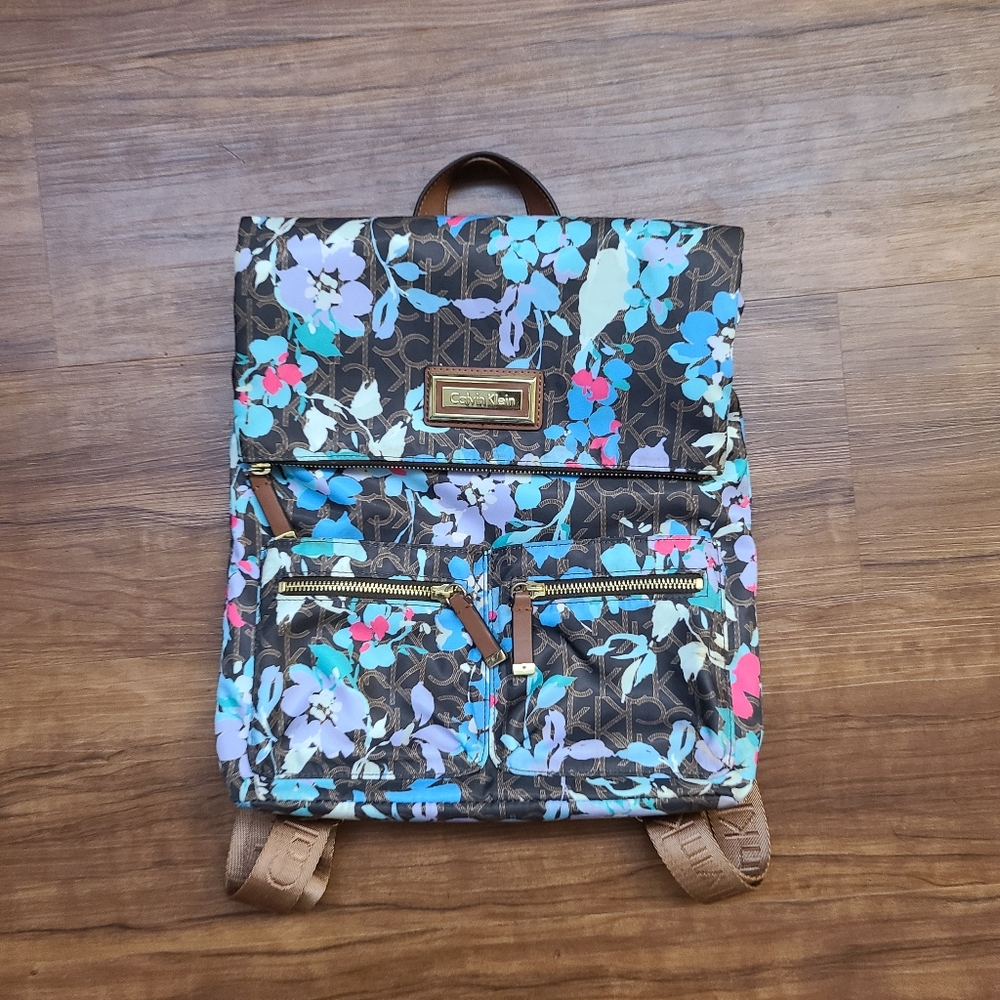 ~CLOSET CLEAROUT~ CK Floral Backpack 🌺🌴🎒